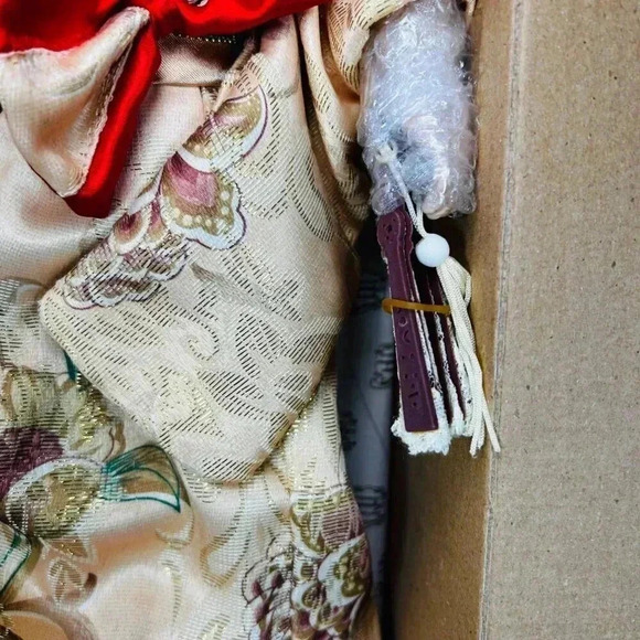 The Heritage Signature Collection Mitsuko 17” Porcelain Doll Japanese - Picture 5 of 8